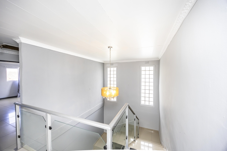 5 Bedroom Property for Sale in Sunnyridge Eastern Cape